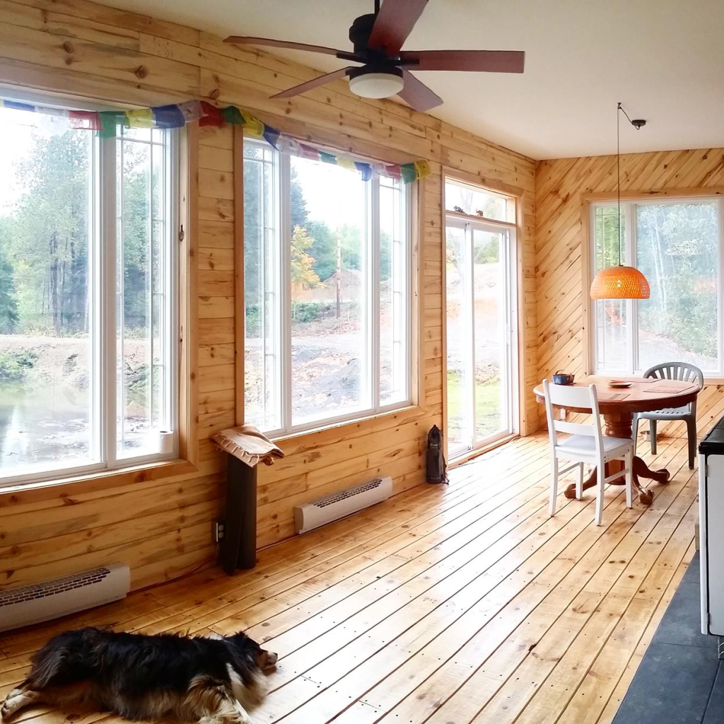 L'intérieur d'une mini-maison, un produit de CAMM construction.